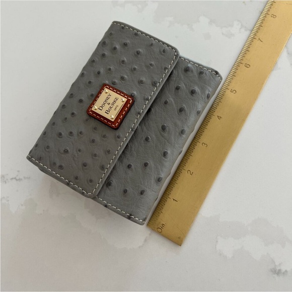 Dooney & Bourke Wallet Grey Ostrich Print Leather Gold Hardware Brand New - Picture 8 of 12